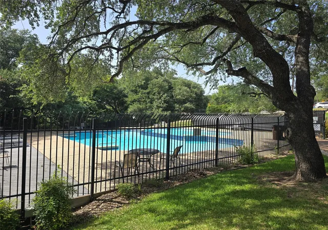 Listing Photo 4 - Condo for sale in building located at 1015 Yager Ln, Austin, TX 78753 - Unit #184