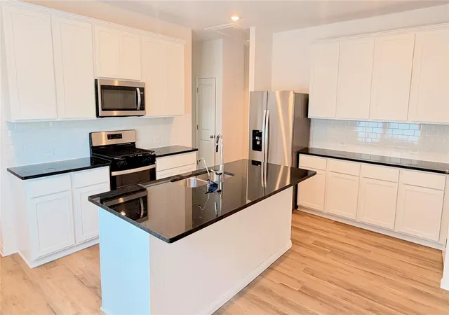 Photo 2 of Single family home for sale at 125 Woodbrook Dr, Georgetown, TX 78626 | MLS# 5623484 | Listing updated on 2026-10-15