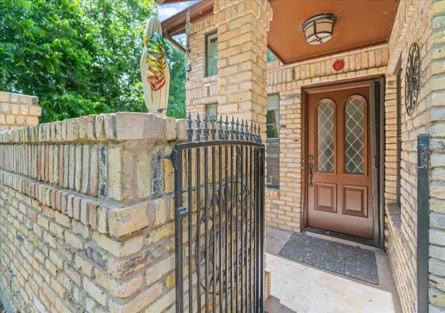 5th image of 10819 Crown Colony Dr, Austin, TX 78747