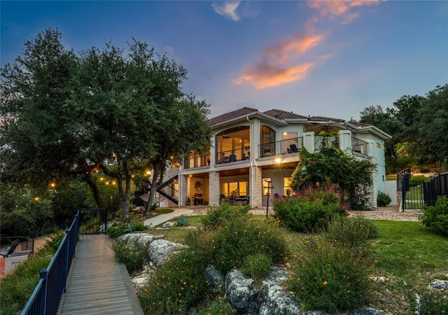 Photo 3 of Single family home for sale at 1307 Osprey Ridge Loop, Lago Vista, TX 78645 | MLS# 2584680 | Listing updated on 2026-08-31