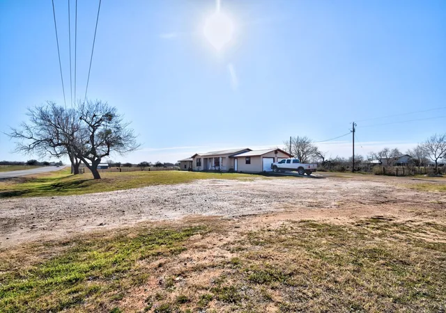 Homes for sale in Smiley, TX | 1017 Us Hwy 87 E, Smiley, TX 78159 | MLS# 6573785
