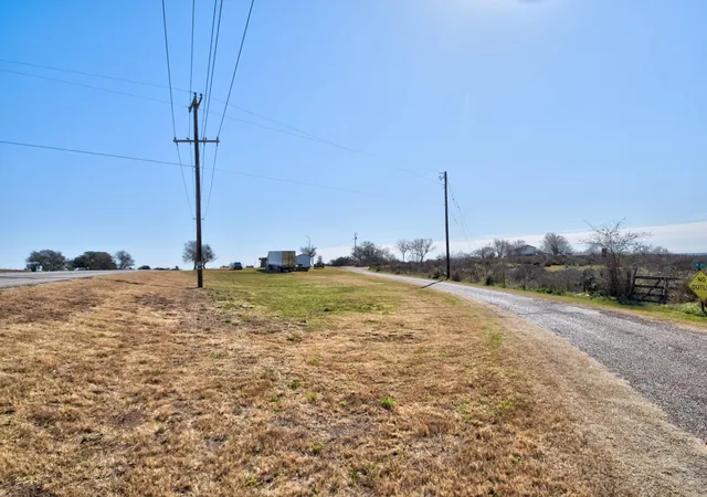 Homes for sale in Smiley, TX | 1017 Us Hwy 87 E, Smiley, TX 78159 | MLS# 6573785