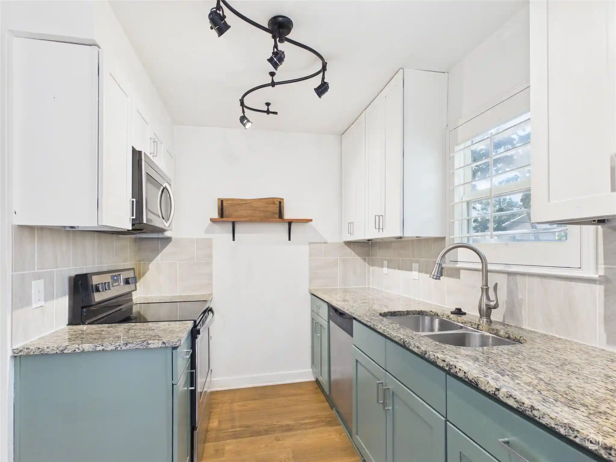 Listing Photo 2 - Condo for sale in 6211 Manor Rd located at 6211 Manor Rd, Austin, TX 78723 - Unit #107