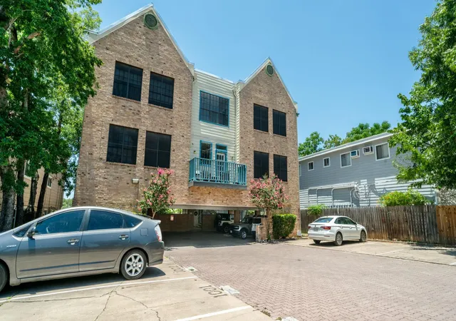 Condo for sale at 2300 Leon St #101, Austin, TX 78705 | MLS# 7122061