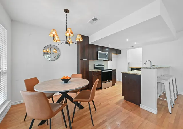 Listing Photo 5 - Condo for sale in building located at 1504 Allen Rd, Austin, TX 78746