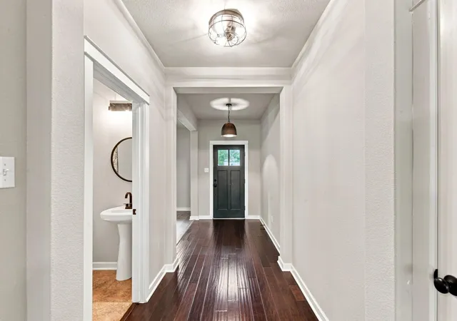 Photo 4 of Single family home for sale at 102 Chestnut Ct, Georgetown, TX 78633 | MLS# 2234176 | Listing updated on 2026-10-18