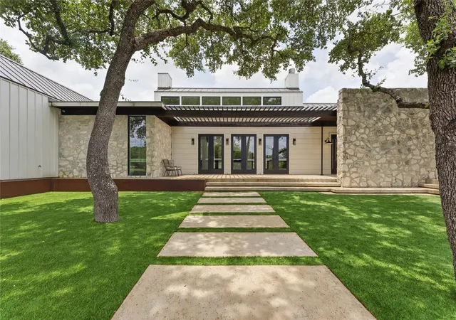 Photo 2 of Single family home for sale at 103 Victorian Oaks Ln, Dripping Springs, TX 78620 | MLS# 1112536 | Listing updated on 2026-09-13