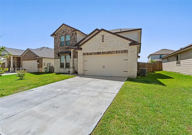 Photo 3 of Single family home for sale at 105 Green Jay Dr, Jarrell, TX 76537 | MLS# 1314798 | Listing updated on 2026-09-29