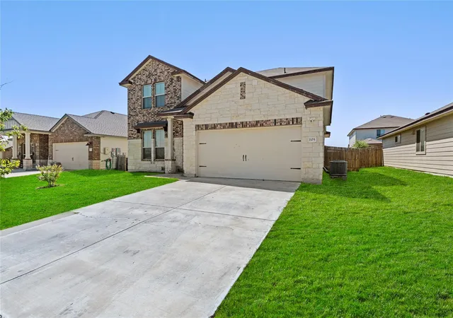 Photo 3 of Single family home for sale at 105 Green Jay Dr, Jarrell, TX 76537 | MLS# 1314798 | Listing updated on 2026-09-29
