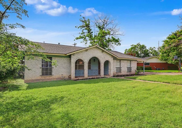 Photo 1 of Single family home for sale at 1811 Terry Ln, Georgetown, TX 78628 | MLS# 4860348 | Listing updated on 2026-08-11