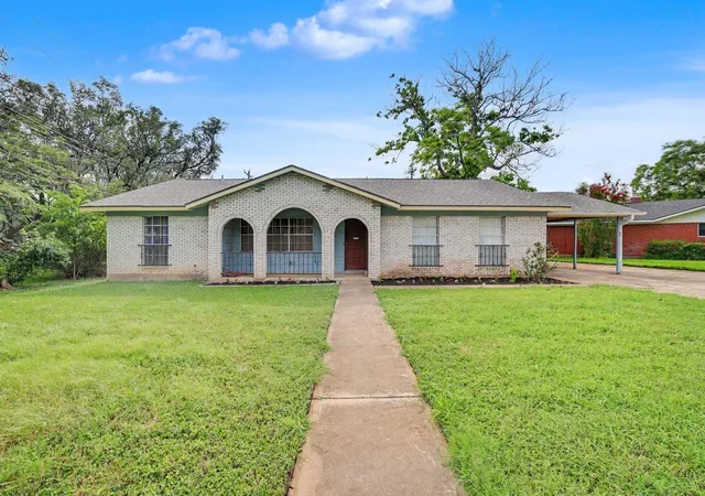 Photo 3 of Single family home for sale at 1811 Terry Ln, Georgetown, TX 78628 | MLS# 4860348 | Listing updated on 2026-08-11