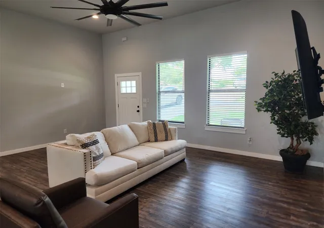 Homes for sale in Spicewood, TX | 207 Laurel Ln, Spicewood, TX 78669 | MLS# 2478847