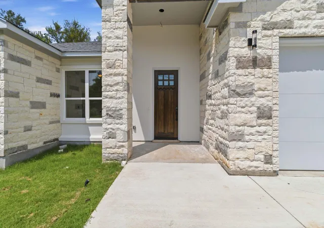 Photo 2 of Single family home for sale at 120 Puu Waa Ln, Bastrop, TX 78602 | MLS# 9374177 | Listing updated on 2026-06-29