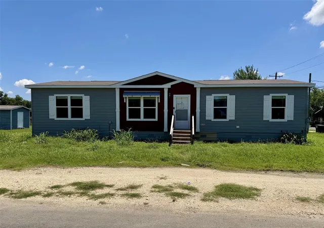 Homes for sale in Hondo, TX | 1712 17th St, Hondo, TX 78861 | MLS# 6551751