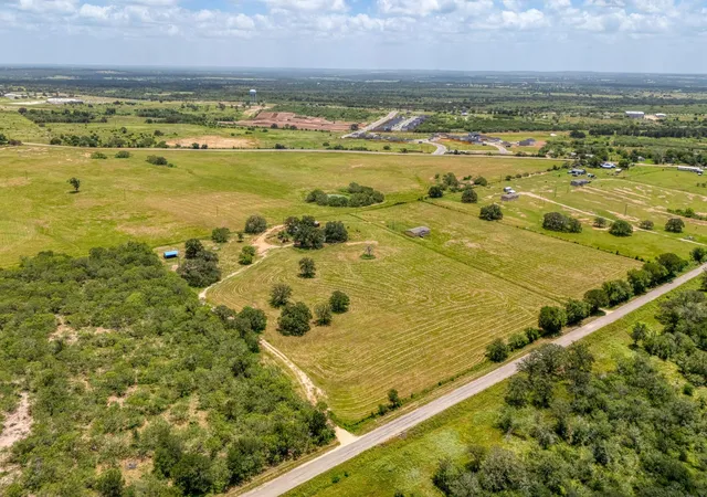 image of 3291 Washburn Rd, Luling, TX 78648 | MLS# 2391610