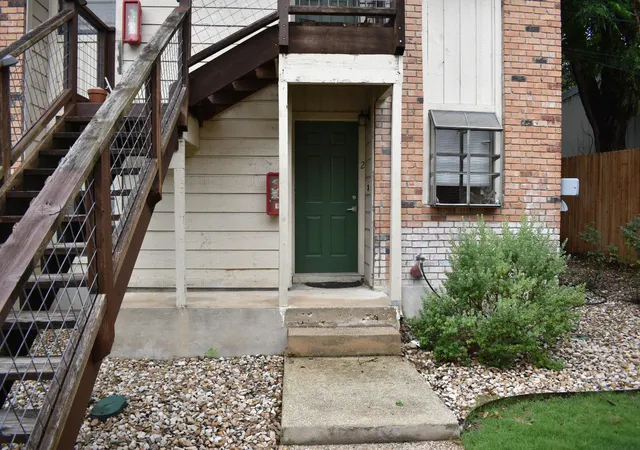 3rd image of 421 W San Antonio St #i 2, San Marcos, TX 78666 | MLS# 2372910