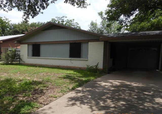 Photo 13 of Sale Pending at 1109 Dunstan Dr, Austin, TX 78745 | MLS# 2119979 | Listing updated on 2026-08-04