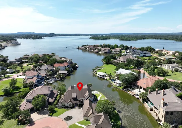 2nd image of 84 Applehead Island Dr, Horseshoe Bay, TX 78657 | MLS# 2103393