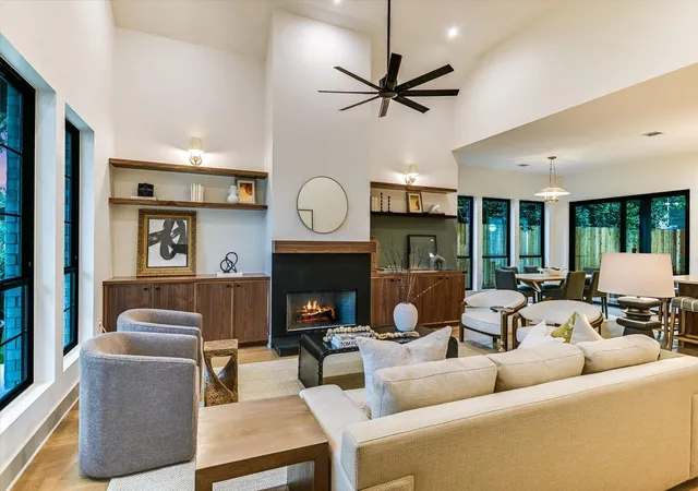 Photo 3 of Single family home for sale at 8512 Rockwood Ln, Austin, TX 78757 | MLS# 4244571 | Listing updated on 2026-08-17