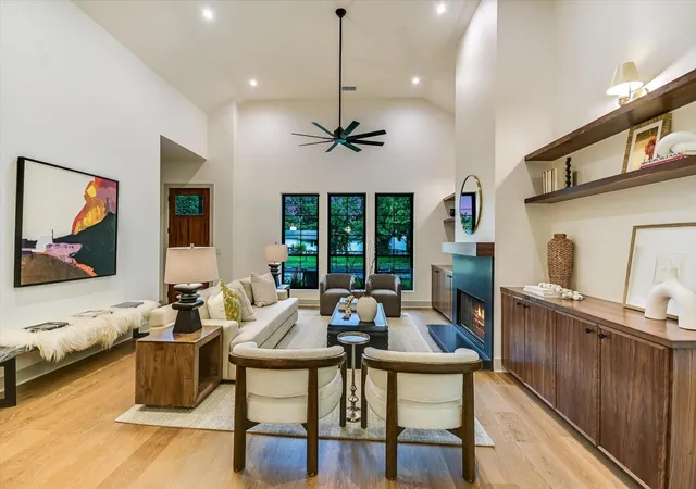 Photo 4 of Single family home for sale at 8512 Rockwood Ln, Austin, TX 78757 | MLS# 4244571 | Listing updated on 2026-08-17