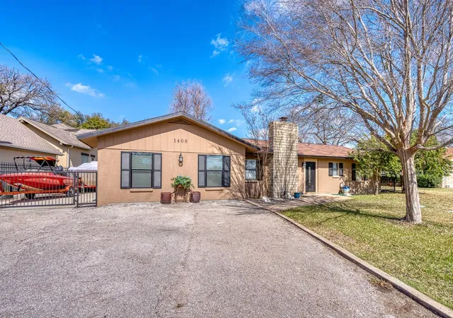 2nd image of 1408 Highland Dr Dr, Highland Haven, TX 78654 | MLS# 9158267