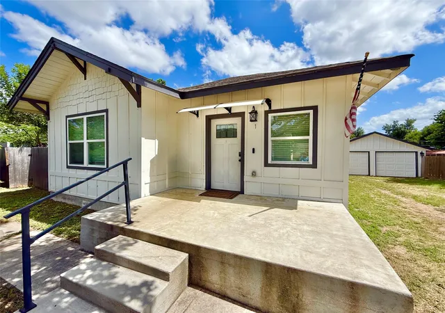 Photo 1 of Single family home for sale at 1401 W 7th Street, Taylor, TX 76574 | MLS# 8383660 | Listing updated on 2026-08-27