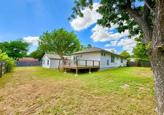 Photo 3 of Single family home for sale at 1401 W 7th Street, Taylor, TX 76574 | MLS# 8383660 | Listing updated on 2026-08-27