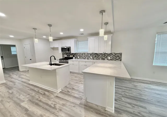 Photo 4 of Single family home for sale at 1401 W 7th Street, Taylor, TX 76574 | MLS# 8383660 | Listing updated on 2026-08-27