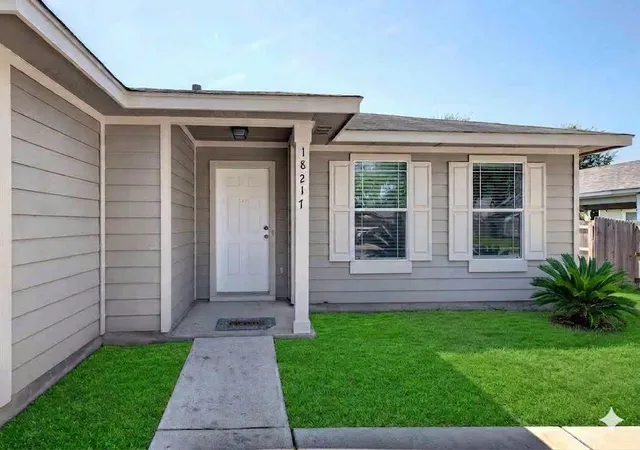 Photo 4 of Sale Pending at 18217 Flathead Dr, Manor, TX 78653 | MLS# 7350692 | Listing updated on 2026-10-02