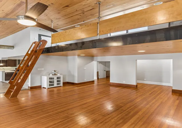 Photo 3 of Single family home for sale at 1501 Quail Crst Dr, Austin, TX 78758 | MLS# 6309311 | Listing updated on 2026-07-07