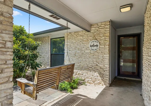 Photo 4 of Single family home for sale at 1501 Quail Crst Dr, Austin, TX 78758 | MLS# 6309311 | Listing updated on 2026-07-07