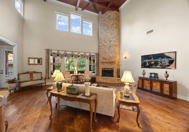 Photo 2 of Single family home for sale at 122 Dawana Ln, Georgetown, TX 78628 | MLS# 9536859 | Listing updated on 2026-08-28