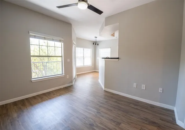Listing Photo 2 - Condo for sale in building located at 2320 Gracy Farms Ln, Austin, TX 78758 - Unit #322