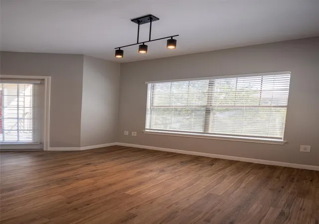 Listing Photo 3 - Condo for sale in building located at 2320 Gracy Farms Ln, Austin, TX 78758 - Unit #322