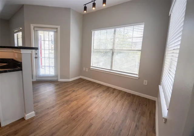 Listing Photo 4 - Condo for sale in building located at 2320 Gracy Farms Ln, Austin, TX 78758 - Unit #322