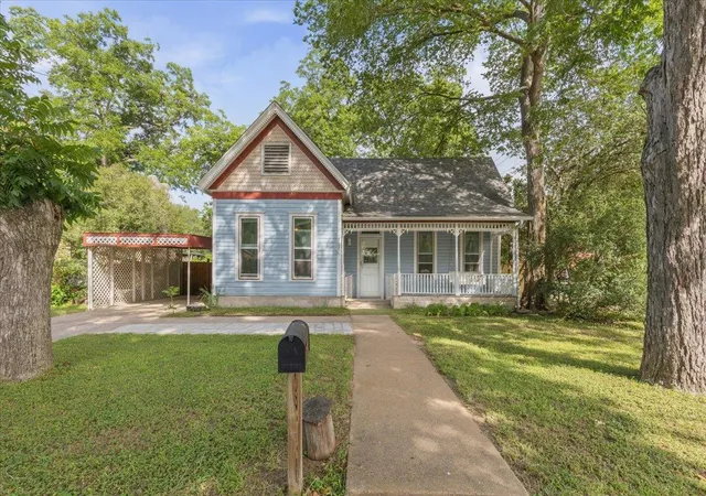 1st image of 207 Hudgins St, Smithville, TX 78957 | MLS# 7002733