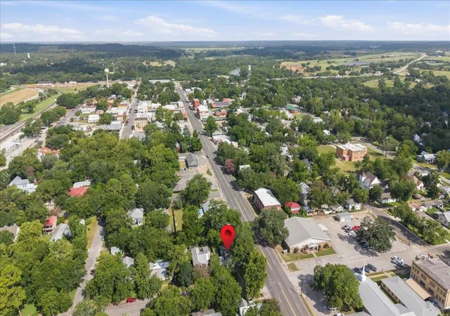 33rd image of 207 Hudgins St, Smithville, TX 78957 | MLS# 7002733