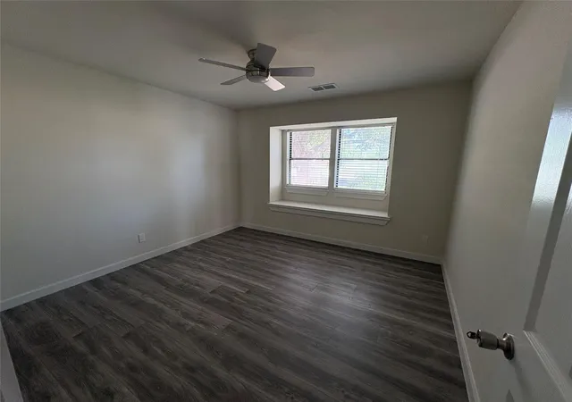 29th image of 1009 Bowie St, Lockhart, TX 78644 | MLS# 1371501