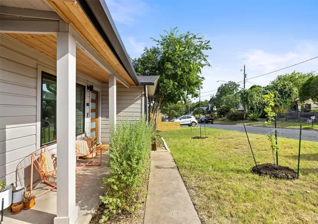 Photo 2 of Single family home for sale at 1803 Perez St, Austin, TX 78721 | MLS# 2520379 | Listing updated on 2026-08-31