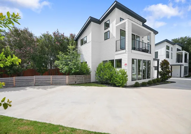 Listing Photo 5 - Condo for sale in building located at 2111 Prather Ln, Austin, TX 78704 - Unit #1