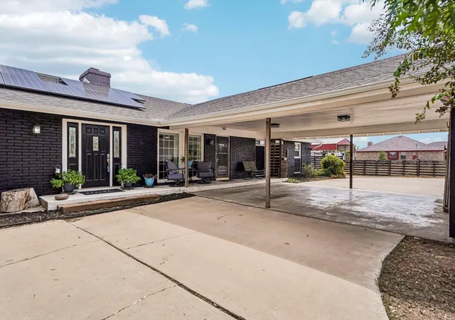 Photo 3 of Single family home for sale at 140 Family Cir, Hutto, TX 78634 | MLS# 7632357 | Listing updated on 2026-10-09