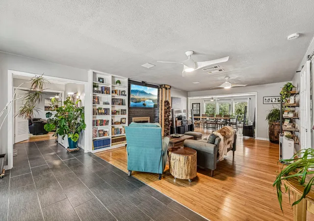 Photo 4 of Single family home for sale at 140 Family Cir, Hutto, TX 78634 | MLS# 7632357 | Listing updated on 2026-10-09