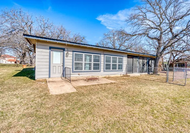 Photo 4 of Single family home for sale at 310 N Chaparral, Burnet, TX 78611 | MLS# 1684080 | Listing updated on 2026-09-19