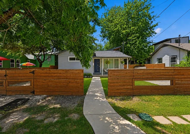 2nd image of 919 E 51st St #A, Austin, TX 78751 | MLS# 5587732