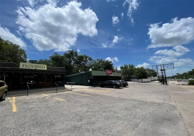 33rd image of 919 E 51st St #A, Austin, TX 78751 | MLS# 5587732