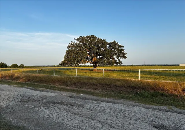 15th image of 705 E Umlang St, Thorndale, TX 76577 | MLS# 3181661
