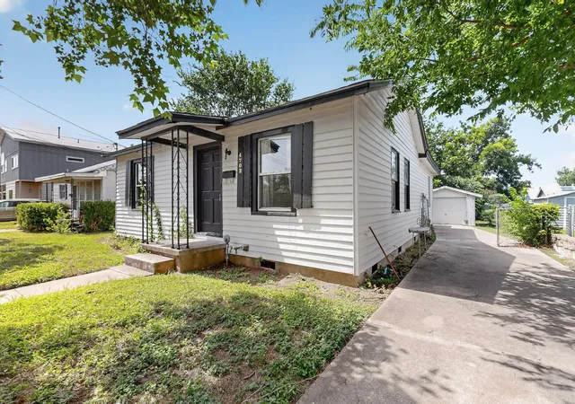 Photo 2 of Single family home for sale at 4703 Leslie Ave, Austin, TX 78721 | MLS# 4747600 | Listing updated on 2026-08-14
