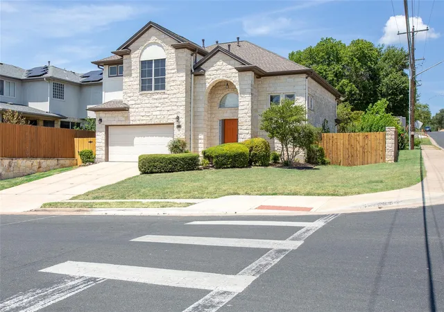 Photo 2 of Single family home for sale at 6914 Thorncliffe Dr, Austin, TX 78731 | MLS# 1374068 | Listing updated on 2026-08-31