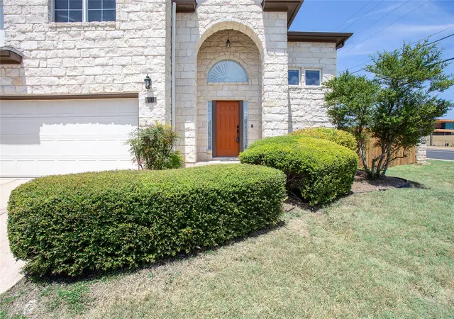 Photo 3 of Single family home for sale at 6914 Thorncliffe Dr, Austin, TX 78731 | MLS# 1374068 | Listing updated on 2026-08-31