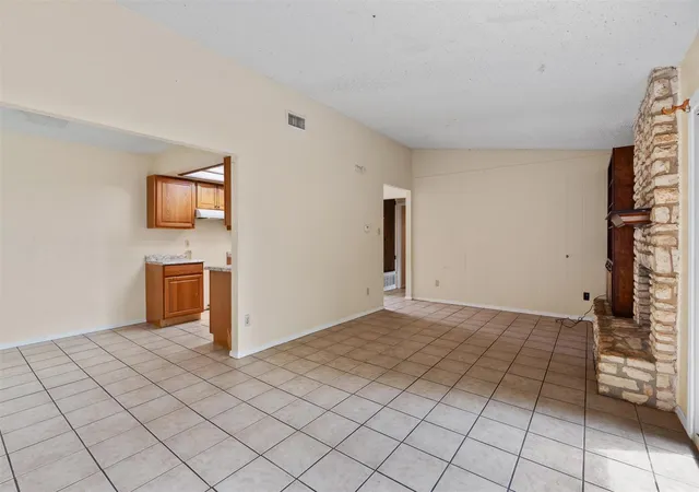 4th image of 4809 Bayside Dr, Austin, TX 78744 | MLS# 6601070
